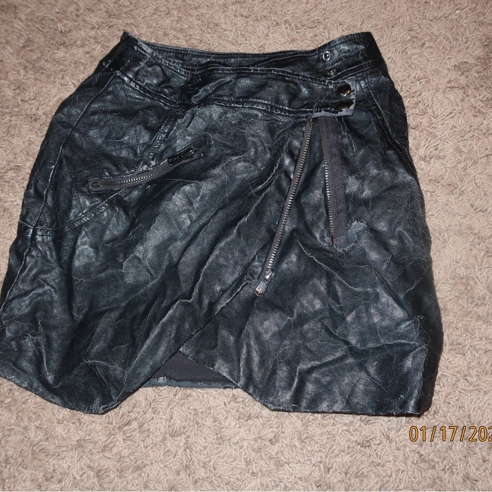 Black Leather Skirt Guess size 0